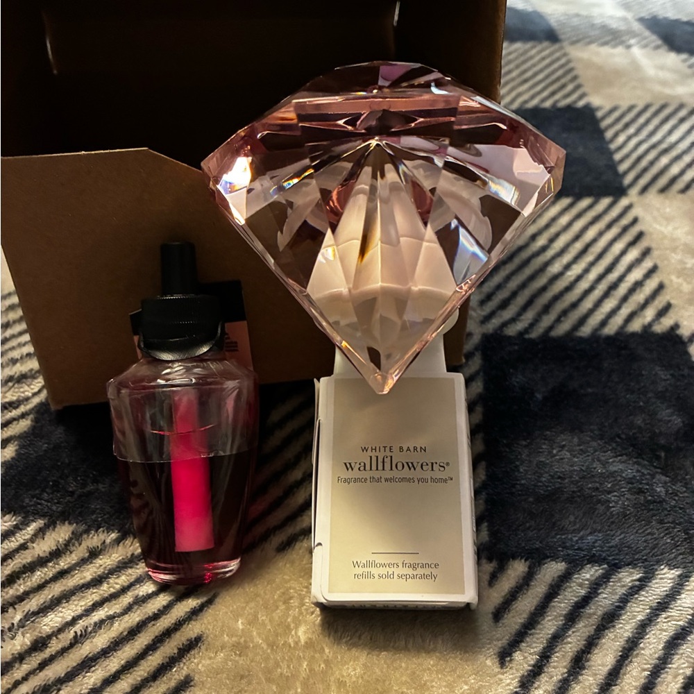 NWT White Barn BB& W’s Pink Diamond-Shaped Wallflower Plug In & Refill